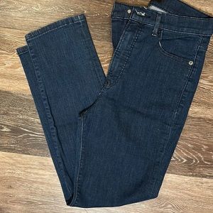 Like new condition women’s jeans size 8